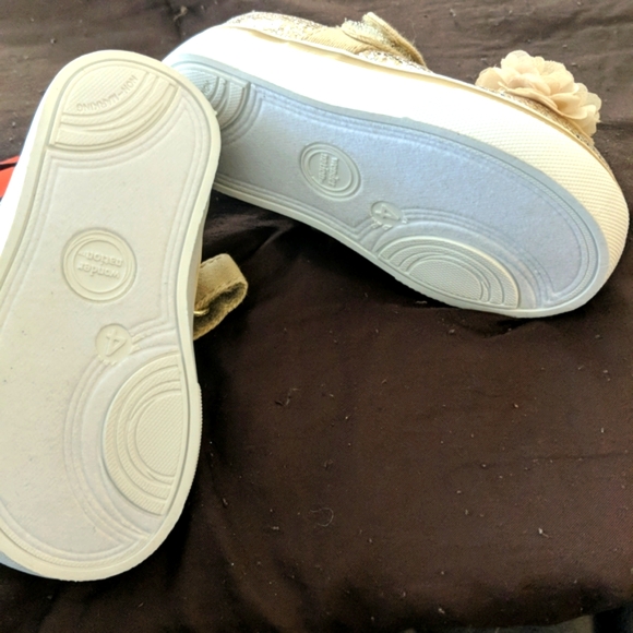 Wonder Nation Little Girl Gold Sequin Shoes - Picture 5 of 8